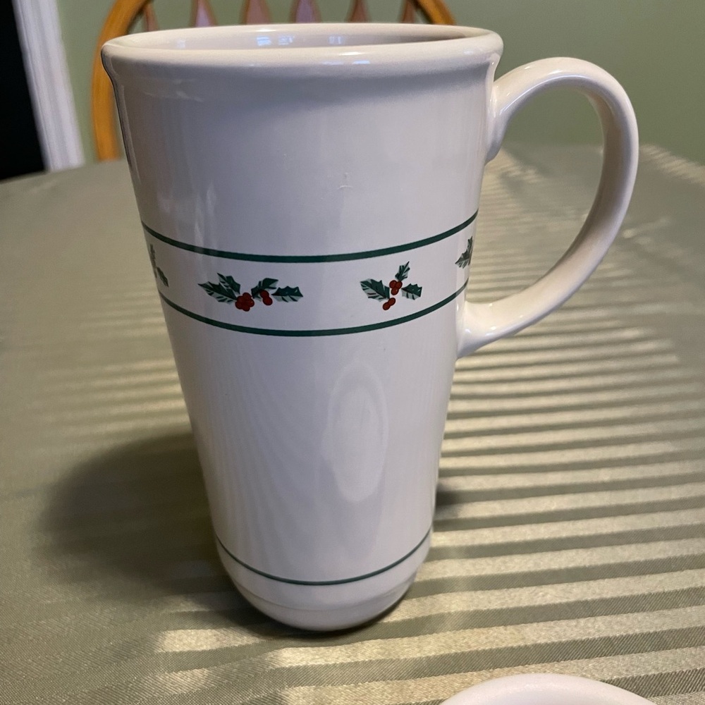 Longaberger  Travel Mug with Christmas Holly around it - Picture 6 of 11